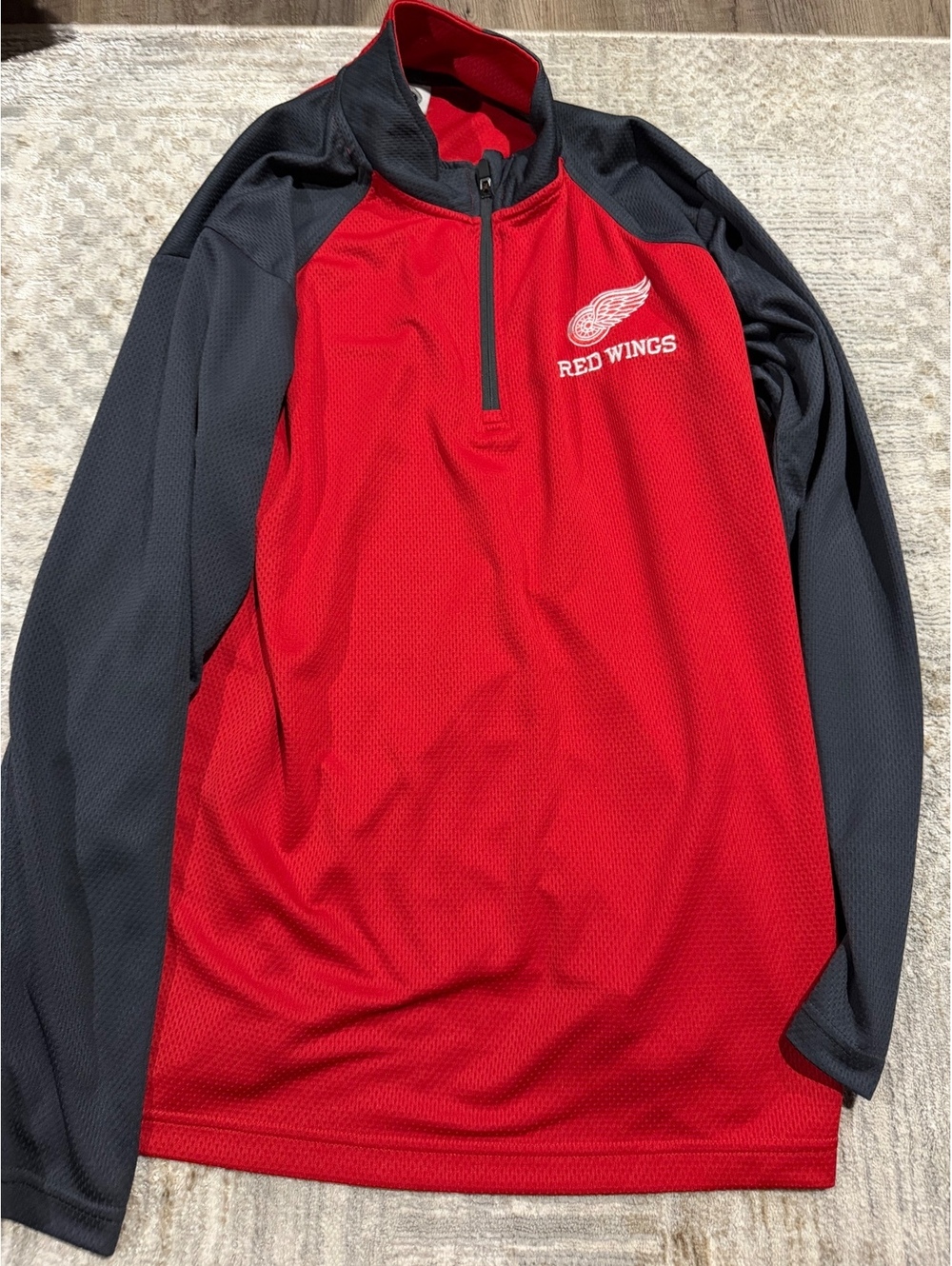 NHL Detroit Red Wings Men's Pullover Sweatshirt - Red and Black, Size L